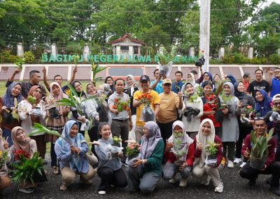 Kominfo Merangin Gerakan Satu Orang Pegawai Tanam Satu Bunga 2