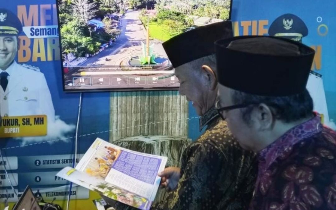 Wabup-A-Khafid-Tinjau-Booth-Stand-Kominfo-Merangin