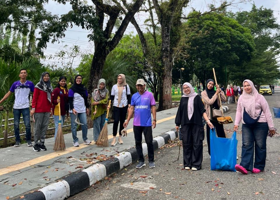 Diskominfo Merangin Ikut Gotong Royong, Wujudkan Lingkungan Bersih dan Sehat