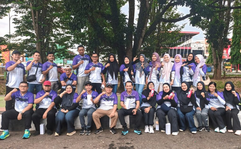Dinas Kominfo Kabupaten Merangin Ikuti Senam dan Gotong Royong Bersama Pemkab Merangin