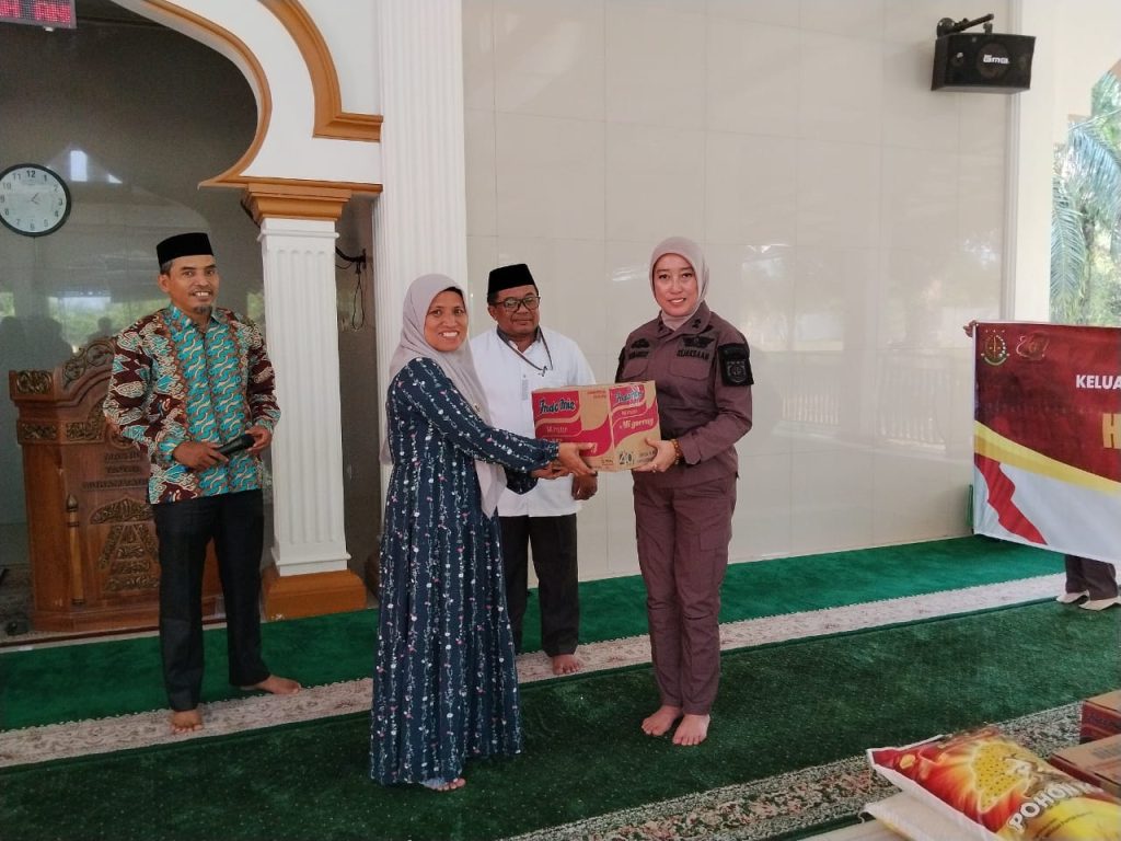 Kajari Silaturahmi dan Santuni Anak Panti Aisyiyah
